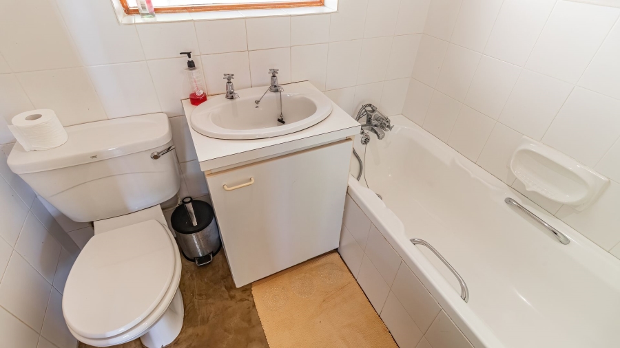 5 Bedroom Property for Sale in Miramar Eastern Cape